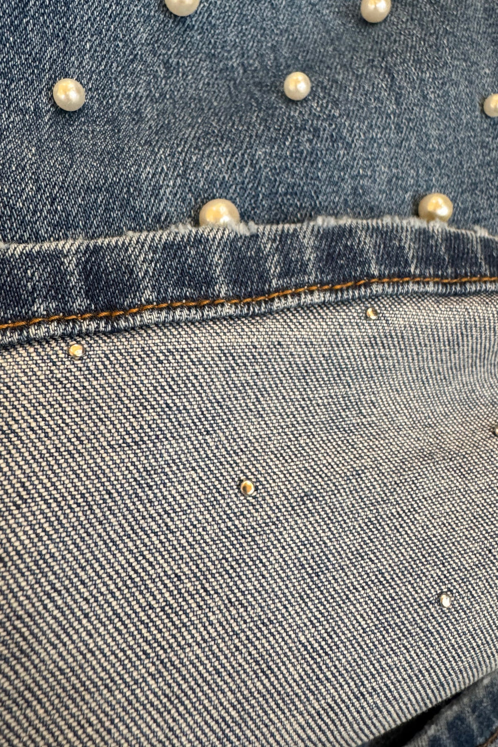 DENIM & PEARLS CROP JEAN