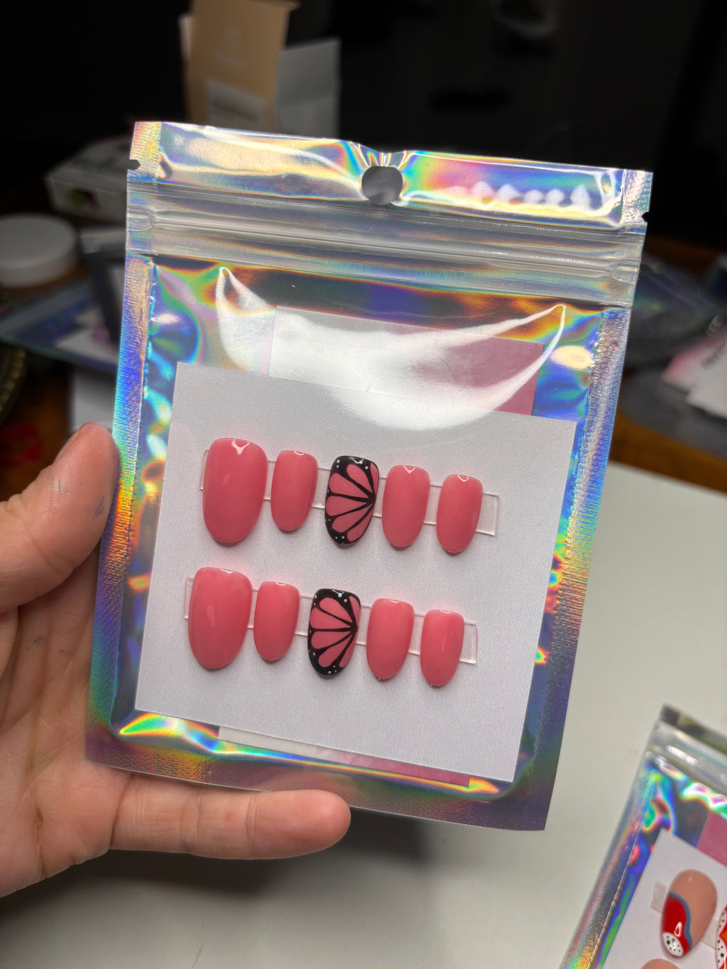 Press on nails